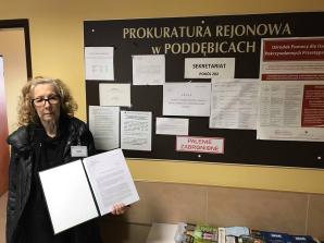 [VIDEO] Czy prokurator Marek Wołtysiak z Poddębic to adwokat? Czy przesłuchał zgłoszoną do ścigania notariusz Sabinę Paprocką, czy sobie z nią pogawędził? Dlaczego umorzył skandaliczną sprawę aktu notarialnego wpędzającego w potężny dług niewinne kobiety?
