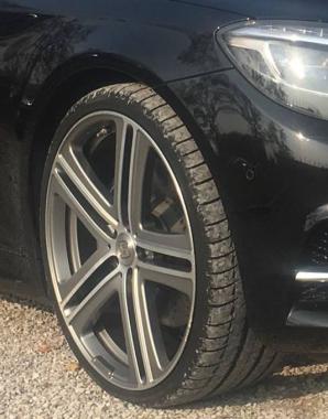 Zuchwała kradzież w święta! Okradziony dom pod Warszawą, skradzione Porsche Macan i koła do luksusowego Mercedesa. Rutkowski na tropie złodziei! 10 tysięcy euro nagrody!
