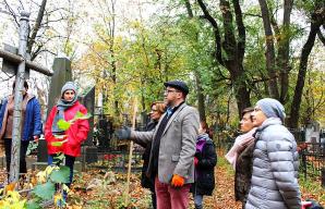 Kijów: Porządki na grobach Polaków. Przygotowania do Dnia Wszystkich Świętych