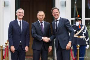 [VIDEO] Kluczowy szczyt NATO: Priorytety Prezydenta Andrzeja Dudy w Hadze rzed spotkaniem w Wilnie