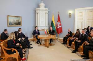 [VIDEO] Marszałek Hołownia na szczycie parlamentarnym w Wilnie – Polska solidarnie z państwami bałtyckimi