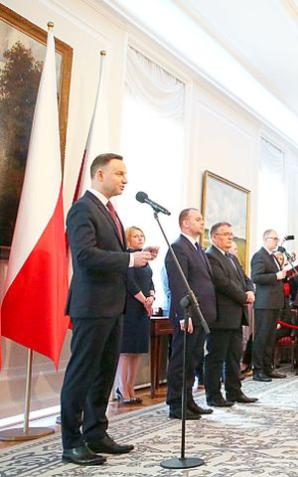 Prezydent wręczył nominacje profesorskie 56 nauczycielom akademickim
