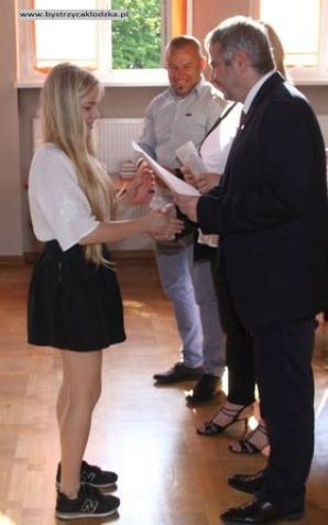 Bystrzyca Kłodzka: w szkołach zabrzmiał przedwakacyjny dzwonek