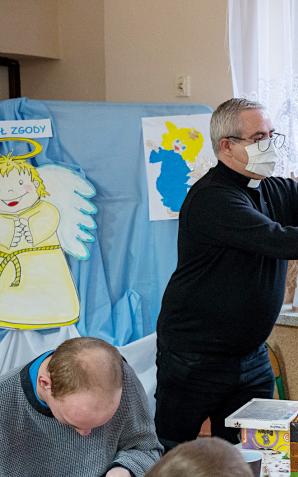 [VIDEO] Wigilia Caritas. Wspólny posiłek i prezenty pod choinkę