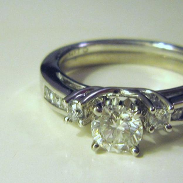 Pleszew – Okradł siostrę, by spłacić długi. Za skradzioną biżuterię o wartości 3000zł dostał w lombardzie 400zł 