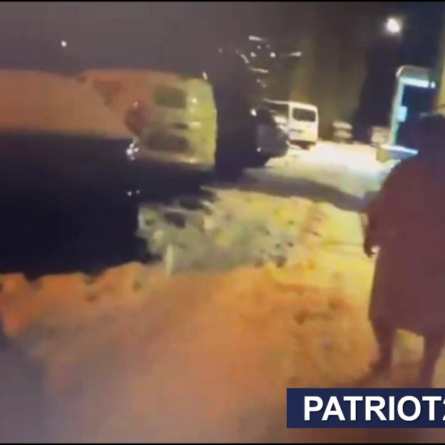 [VIDEO] Białostoccy policjanci znaleźli kobietę, która wyszła w środku nocy z mieszkania ubrana tylko w koszulę nocną