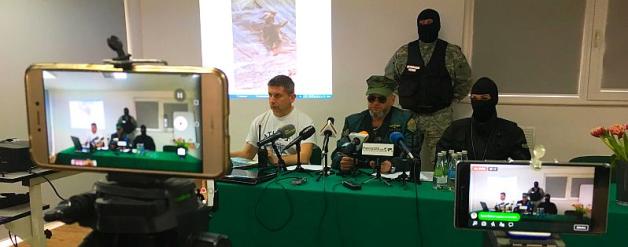 [VIDEO] Krzysztof Rutkowski prezentuje wizerunek płatnego strzelca, który w sobotę zaatakował w Łomży. Dziś na konferencji prasowej oficjalnie wyznaczył nagrodę 10 tysięcy euro za pomoc w schwytaniu egzekutora!