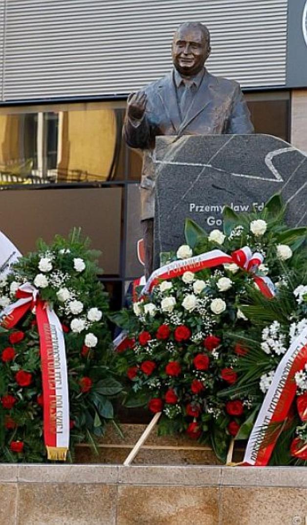 Premier wziął udział w uroczystym odsłonięciu pomnika śp. Przemysława Gosiewskiego