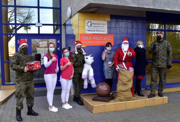 Terytorialsi z Mikołajem odwiedzili szpitale