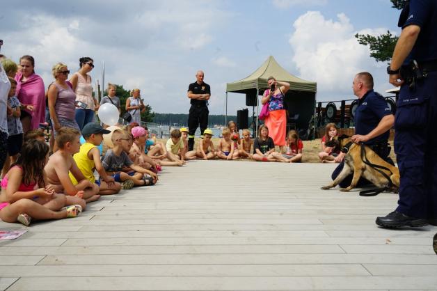 [VIDEO] Pokaz ratownictwa wodnego, podczas oficjalnego otwarcia plaży w Pieczyskach