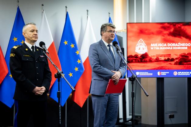 Inwentaryzacja schronów dla ludności, budynków ochronnych oraz wzmocnionych obiektów budowlanych – konferencja prasowa z udziałem wiceministra Macieja Wąsika