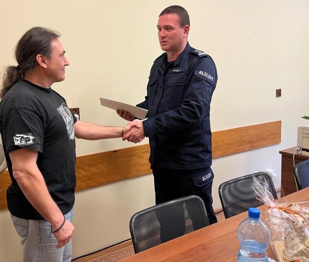 Bohaterska postawa łodzianina wyróżniona przez komendanta miejskiego policji w łodzi
